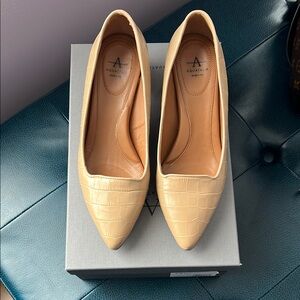 Aquatalia Cream Heels Elegant Design